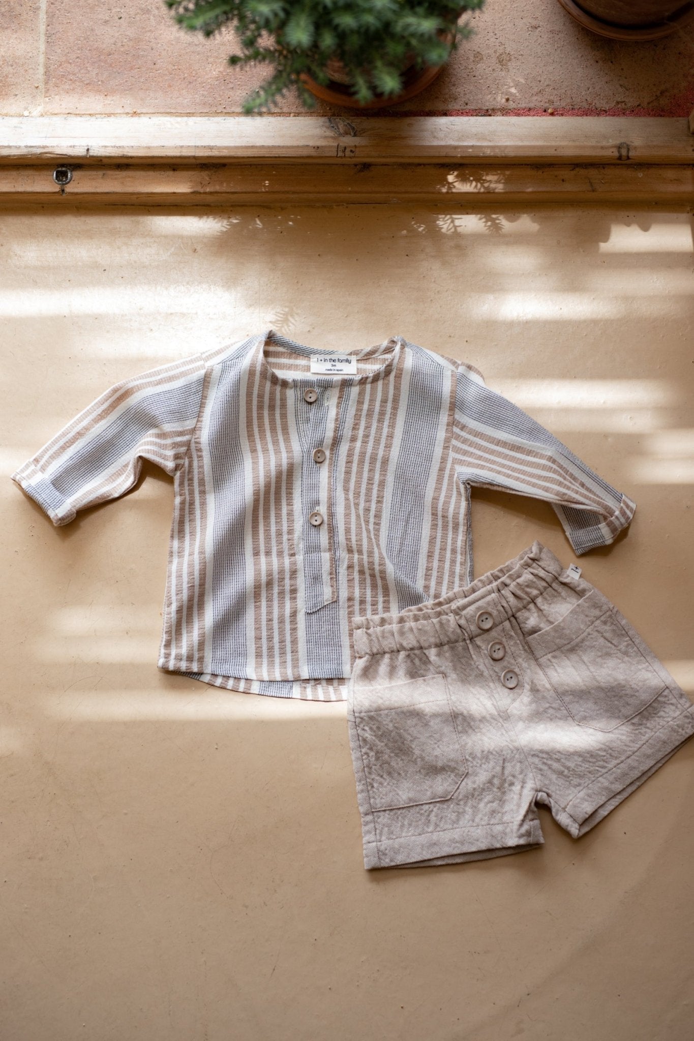 1+ In The Family | Bermuda Jofre | Beige -