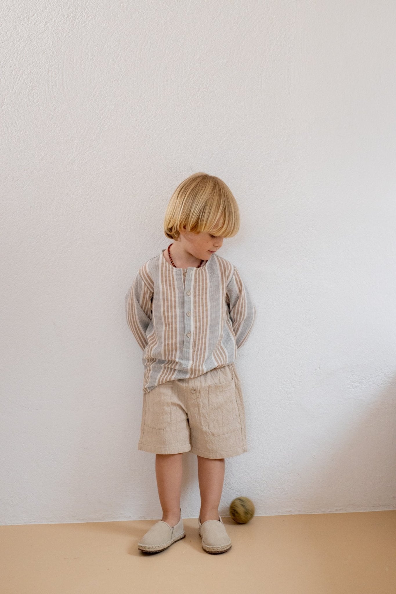 1+ In The Family | Bermuda Jofre | Beige -