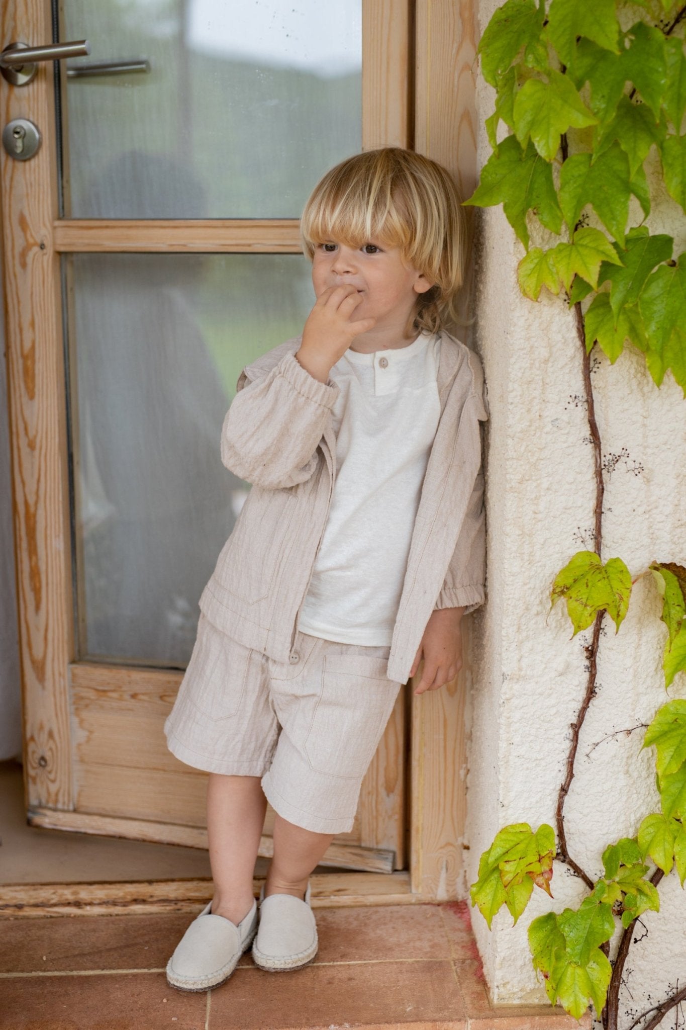 1+ In The Family | Bermuda Jofre | Beige -