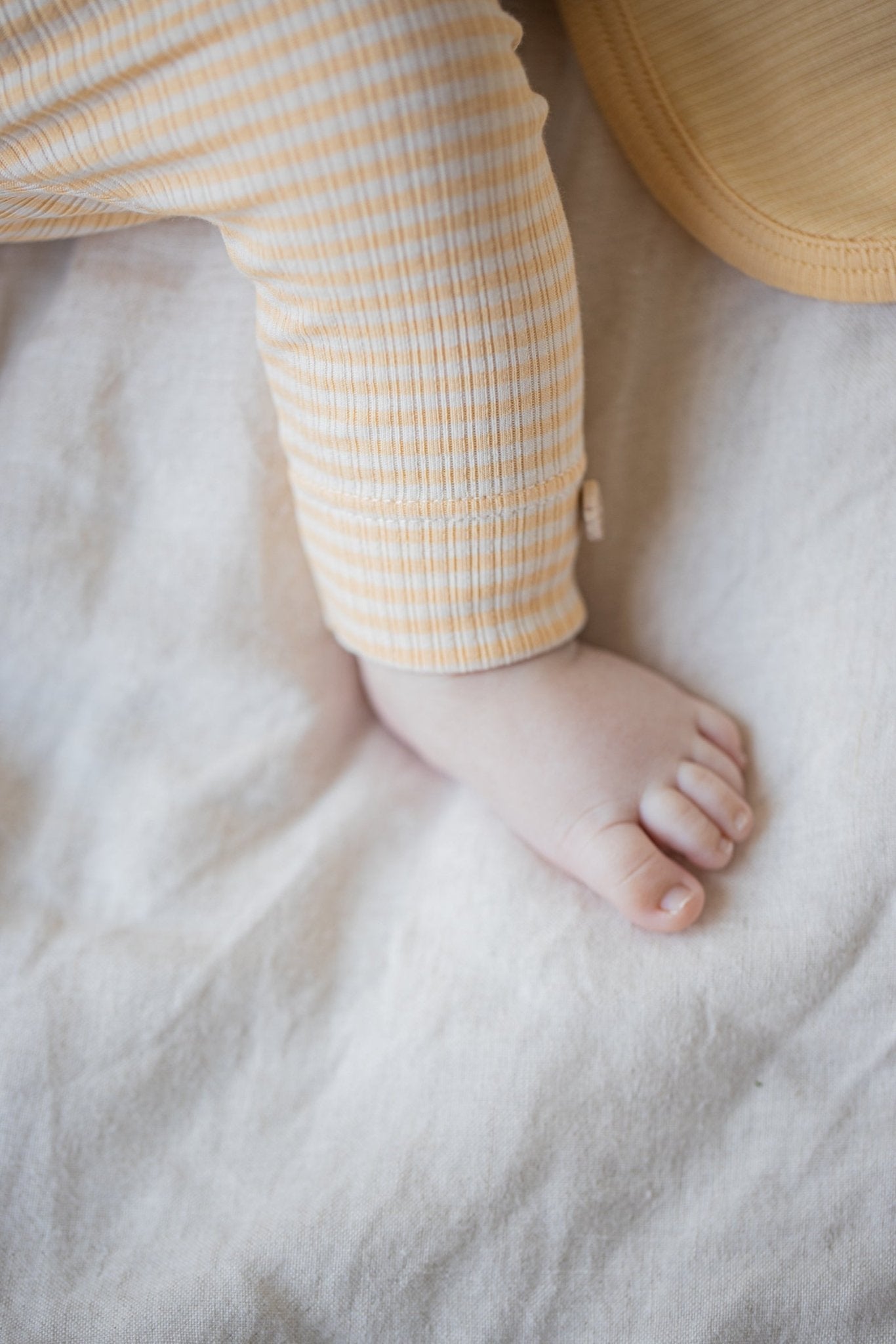 1+ In The Family | Newborn Legging Aida | Peach -