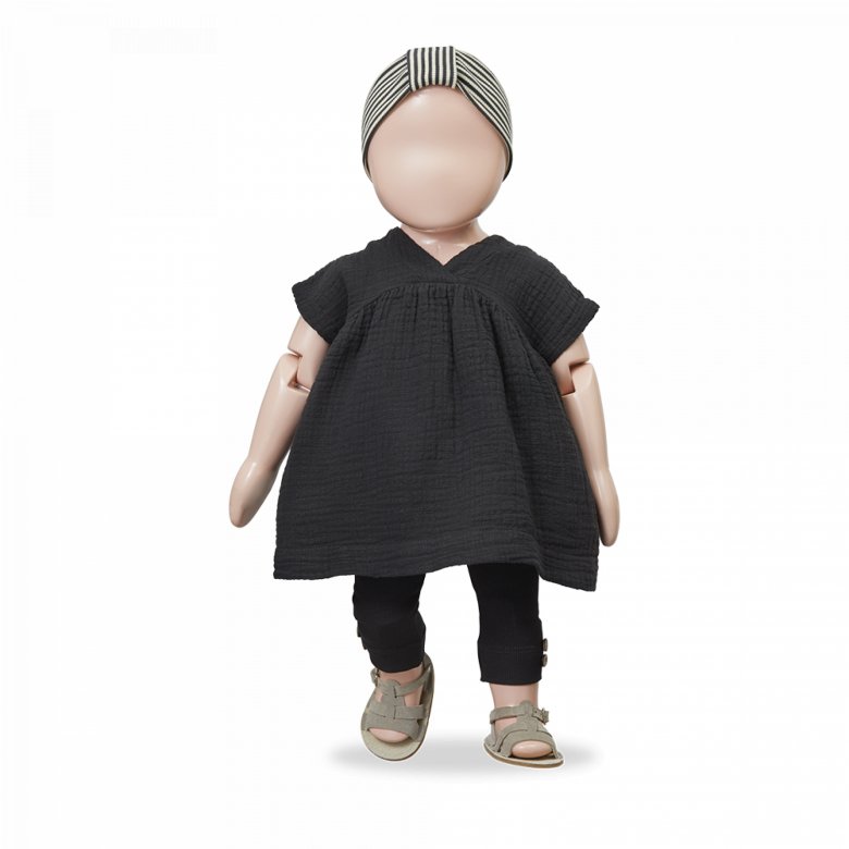 1+ In The Family | Roberta Jurk | Anthracite -