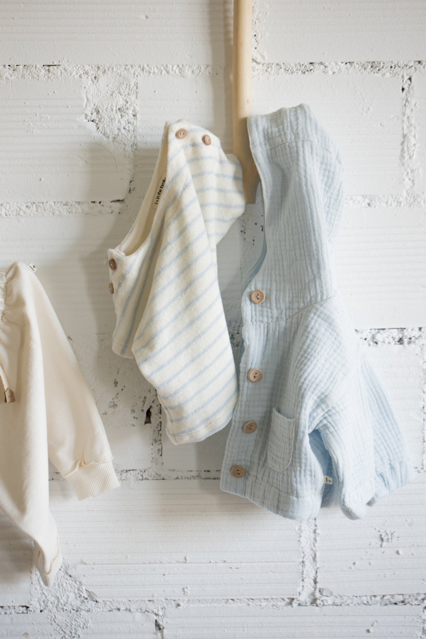 1+ In The Family | T-shirt Tomato | Misty - blue -