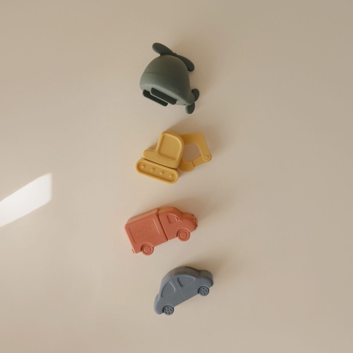 Mushie | Badspeeltjes 4 - Pack | Voertuigen -